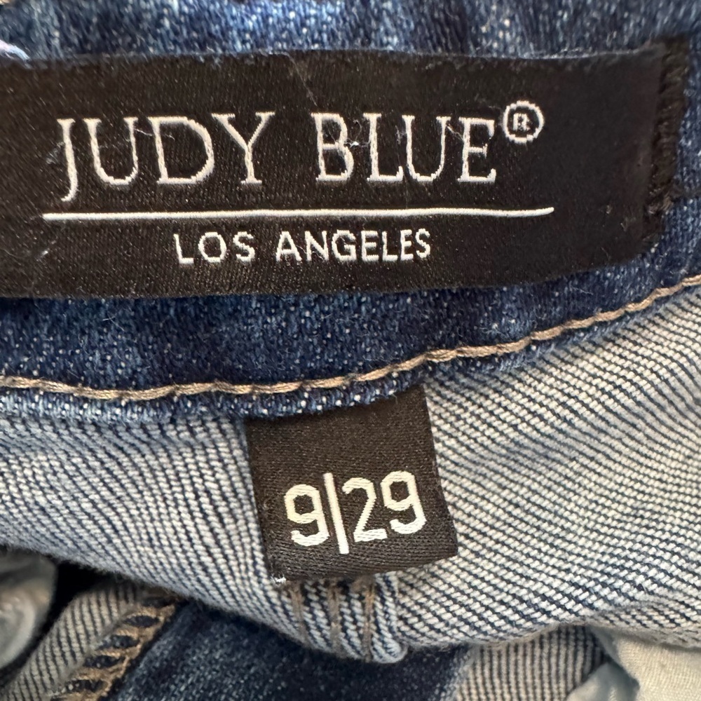 Judy Blue Women's Cropped Straight High-Rise
Raw-Hem Denim Jeans JB88375 - Picture 4 of 9
